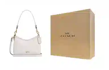 COACH LAUREL 19 Logo
