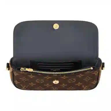 Louis Vuitton Ivy Wallet on Chain