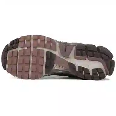 Nike Air Zoom Vomero 5