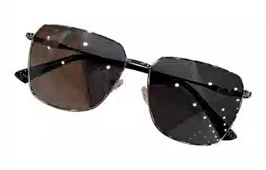 优幽兰 时尚潮流小众个性设计感墨镜复古百搭高级感防紫外线开车专用驾驶 钛合金 方形 太阳眼镜 男女同款情侣款