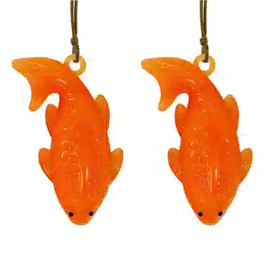 千桐 锦鲤变身 有紫外线就变色 卡通治愈 创意手机绳包包 行李箱 亚克力 挂件 男女同款情侣款