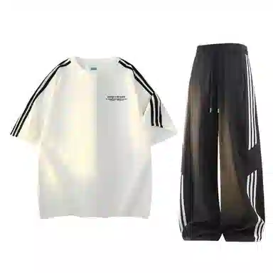 maxim's de paris logoT