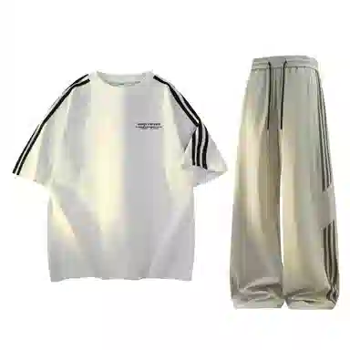 maxim's de paris logoT