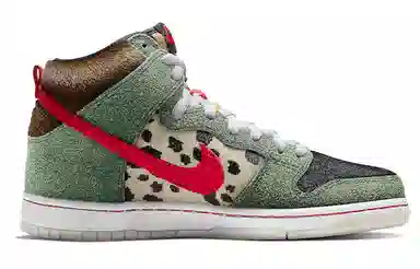 Nike Dunk SB Dog Walker