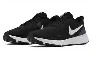 Nike Revolution 5