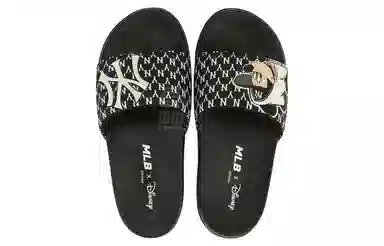 Disney x MLB Mound Mickey Slipper New York Yankees