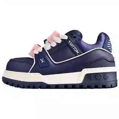 LOUIS VUITTON Trainer Maxi LOVE