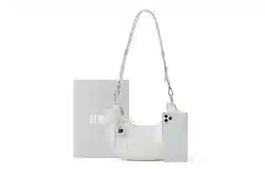 森马 洋气精致 合成革 新月包单肩包 女款 多色