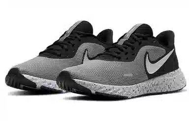 Nike Revolution 5