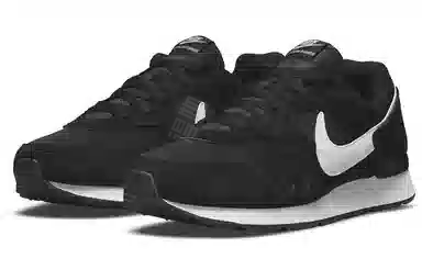 Nike Venture Runner Black White