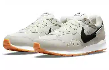 Nike Venture Runner Tan