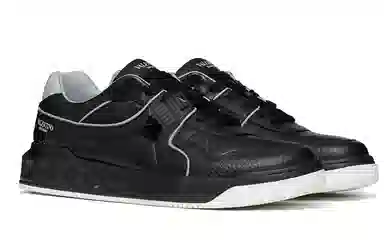 Valentino One StudGARAVANI