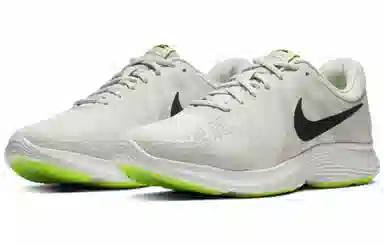Nike REVOLUTION 4