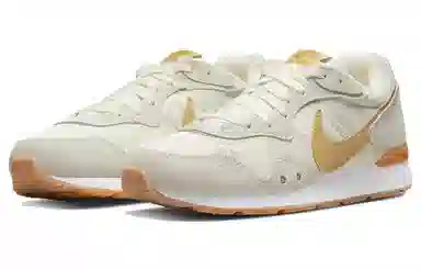 Nike Venture Runner