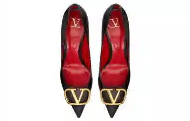 Valentino Vlogo Signature