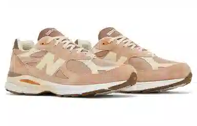 SIZE x New Balance 990 V3