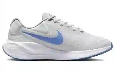 Nike REVOLUTION 7