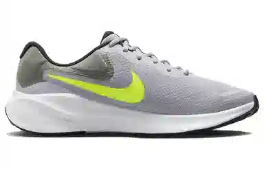 Nike REVOLUTION 7