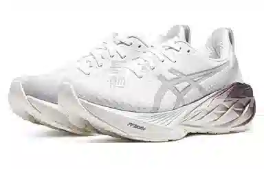 Asics Novablast 4 PLATINUM