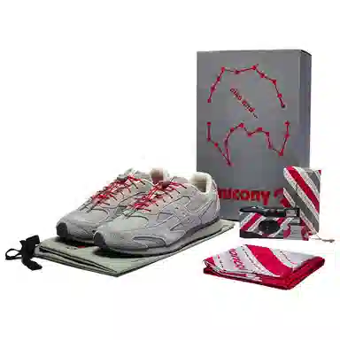 niko and .. XSaucony Trainer 80 X