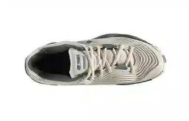 YONEX