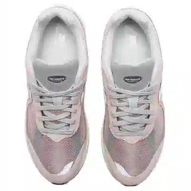 New Balance NB 2002R