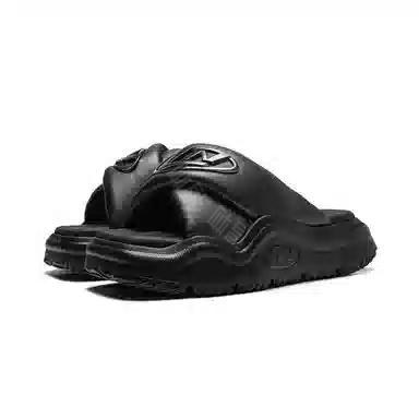 Bred Slipper