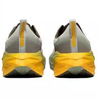 Asics Novablast 4