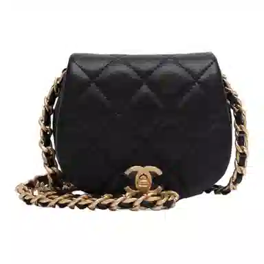 CHANEL 21B Shell Saddle Bag Black