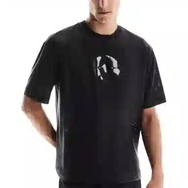 On x FKA twigs CUT-OUT T T