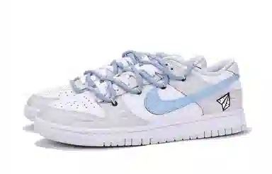 Nike Dunk vibe