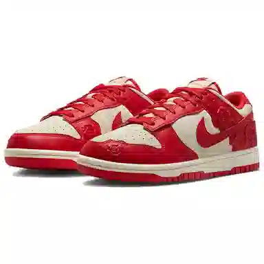 Nike Dunk Low "Roses"