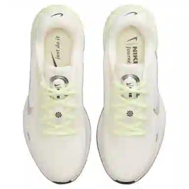 Nike Journey Run Beige