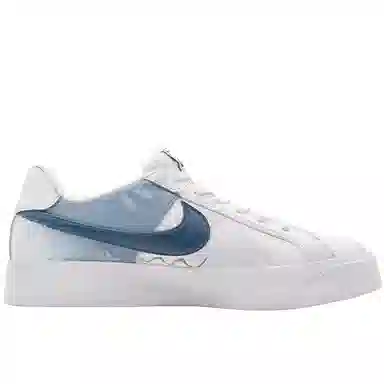 Nike Court Royale