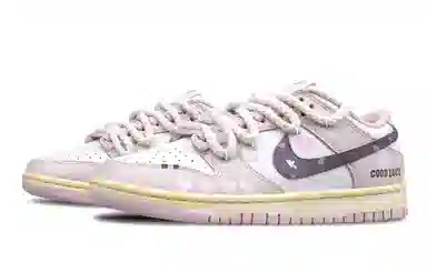 Nike Dunk pink oxford