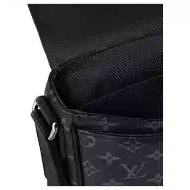 Louis Vuitton District Small