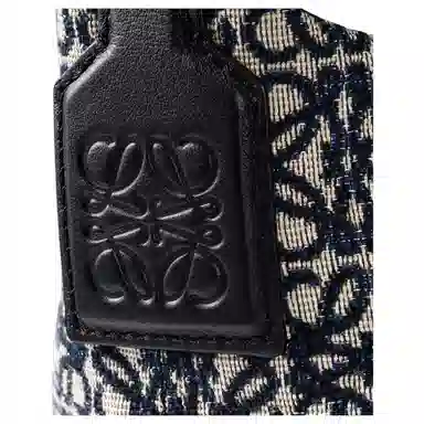 LOEWE Cubi Anagram