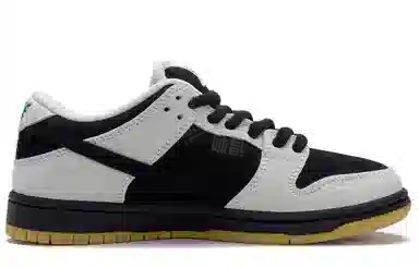 Nike Dunk SB "Black Pigeon"