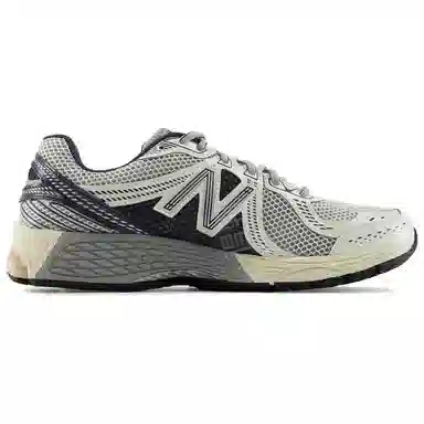 New Balance 860 v2