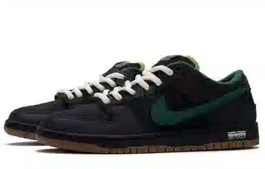 Nike Dunk SB "Black Magic"