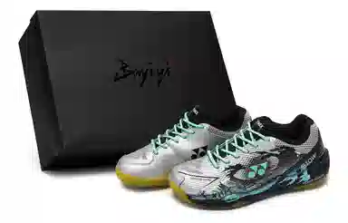 YONEX Power Cushion 811