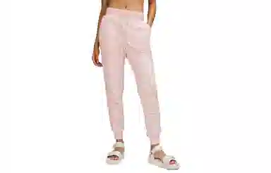 lululemon Swift Beyond The Studio Logo