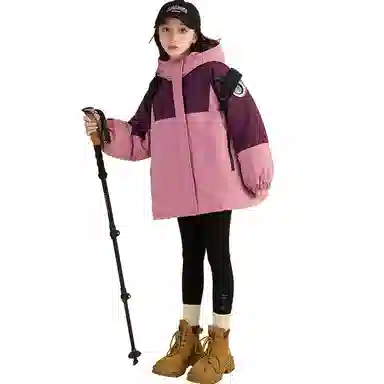 鸭鸭 童装 拼色夹棉羽绒内胆三合一可拆卸户外防水中长款冲锋衣 儿童款 粉紫色