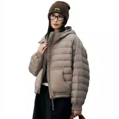 鸭鸭 舒适经典休闲时尚短款防寒连帽保暖轻薄羽绒服 女款