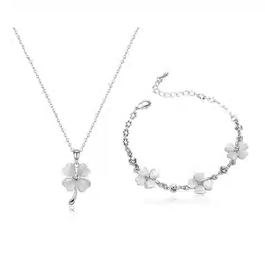 【幸运女神 I 请你发财！】 克兰茜 四叶草系列 浪漫精致甜美锁骨链 简约气质优雅心动日常百搭可调节手饰 玻璃猫眼 项链 女款