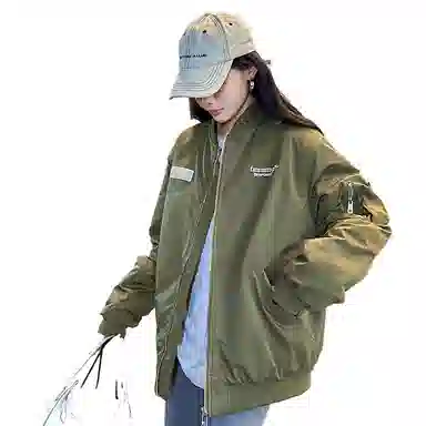玉儿恋 休闲字母印花棒球领落肩宽松拉链长袖棉服 女款