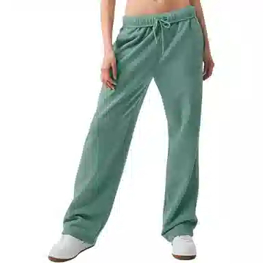 Alo Yoga JISOO Series