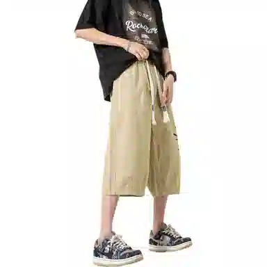 功夫熊猫 美式复古未来主义风手绘卡通动漫字母印花轻薄舒适透气凉感织带抽绳侧边排扣设计时尚宽松阔腿七分休闲短裤 男女同款