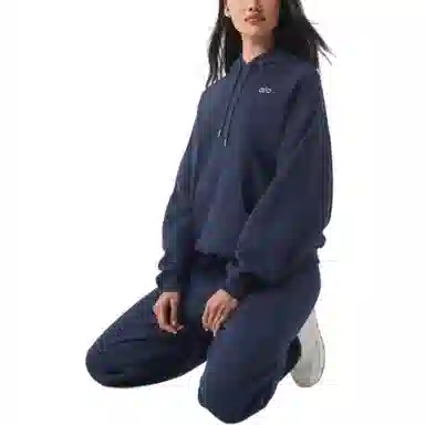 alo yoga JISOO