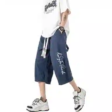 功夫熊猫 美式复古未来主义风手绘卡通动漫字母印花轻薄舒适透气凉感织带抽绳侧边排扣设计时尚宽松阔腿七分休闲短裤 男女同款